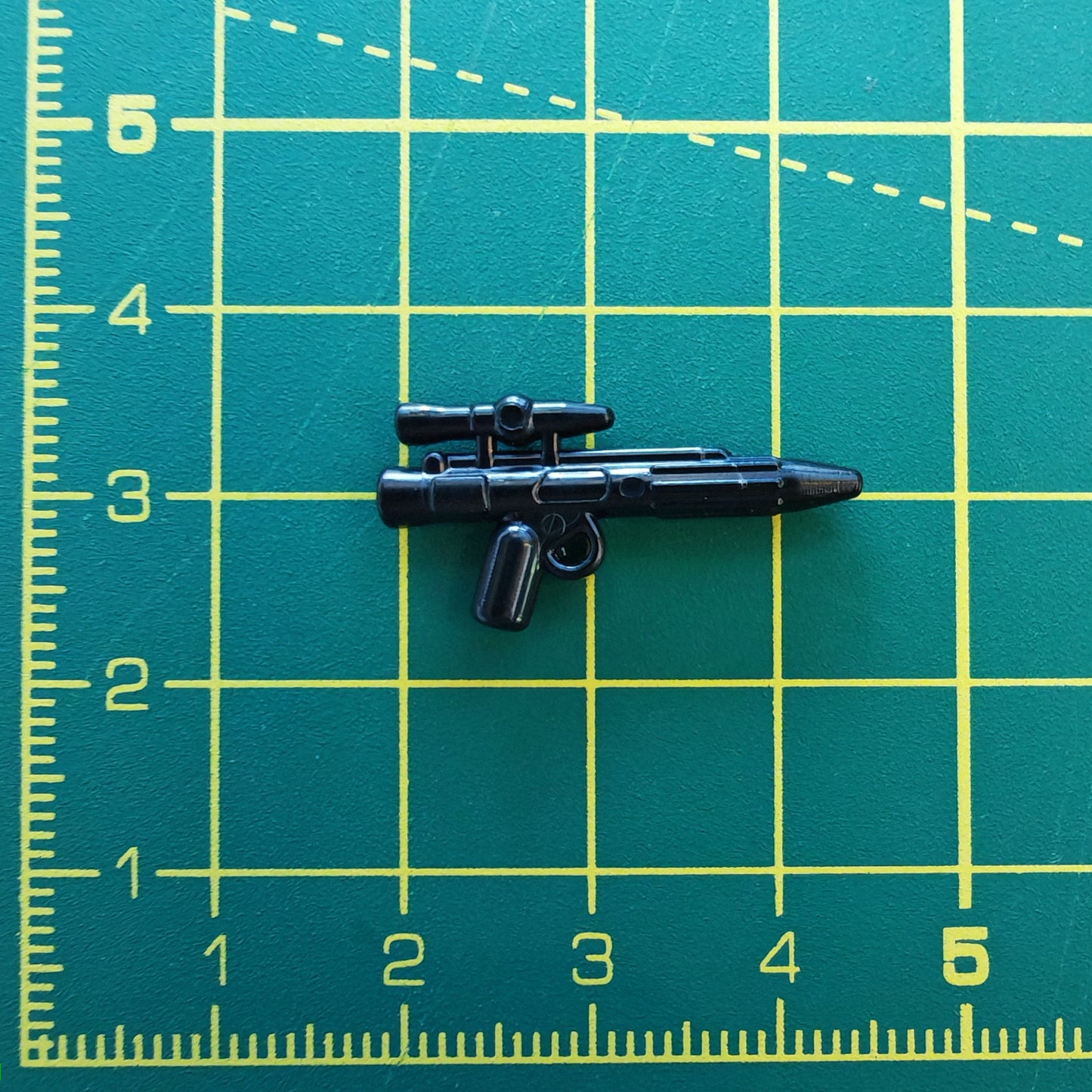 DH17 Blaster Pistol replica U0033