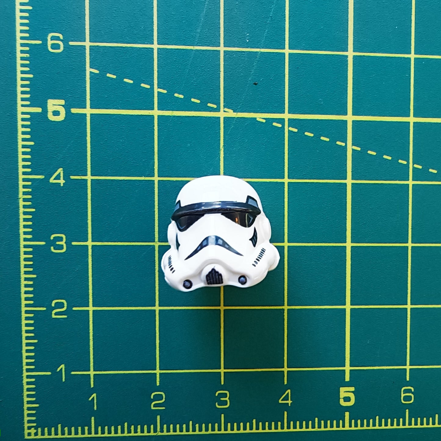 SW Stormtrooper Helmet - Minifig Scale U0037